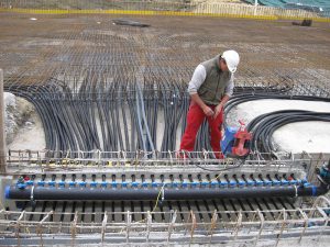 Verteiler mit Betonierhilfe in einem Ortbetonschacht